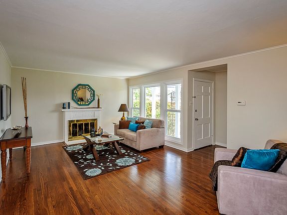 4th image of 1021 E Santa Inez Ave