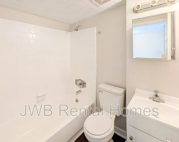 226 Spruce St — Photo 13
