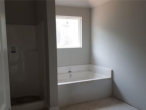 4th image of 539 Simpson Place Dr