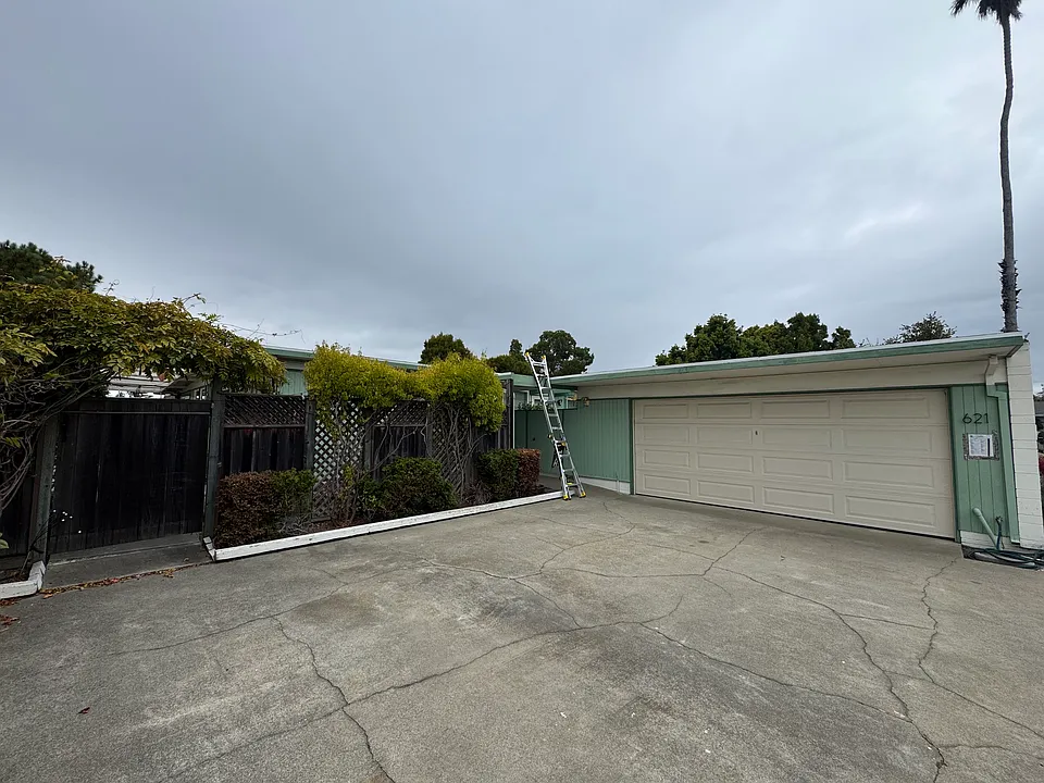 621 Pond Isle