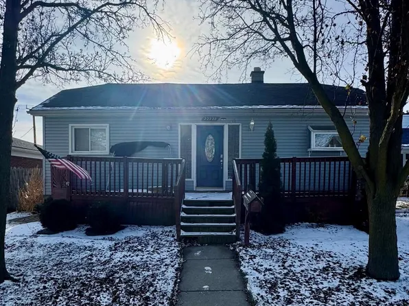 22228 Bon Heur St, Saint Clair Shores, MI 48081