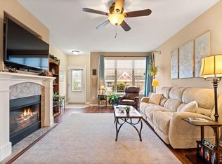 8601 S Deerwood Ln, Franklin, WI 53132