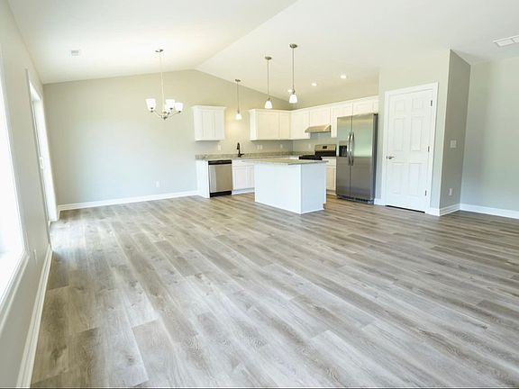 3rd image of 1638 Meadowlark Ln