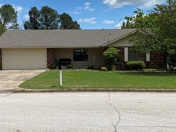 2nd image of 1505 Lahoma Dr