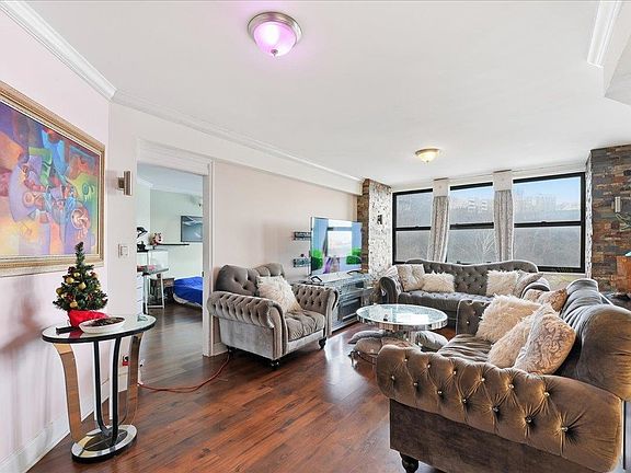 3rd image of 7004 Boulevard East Unit 8C