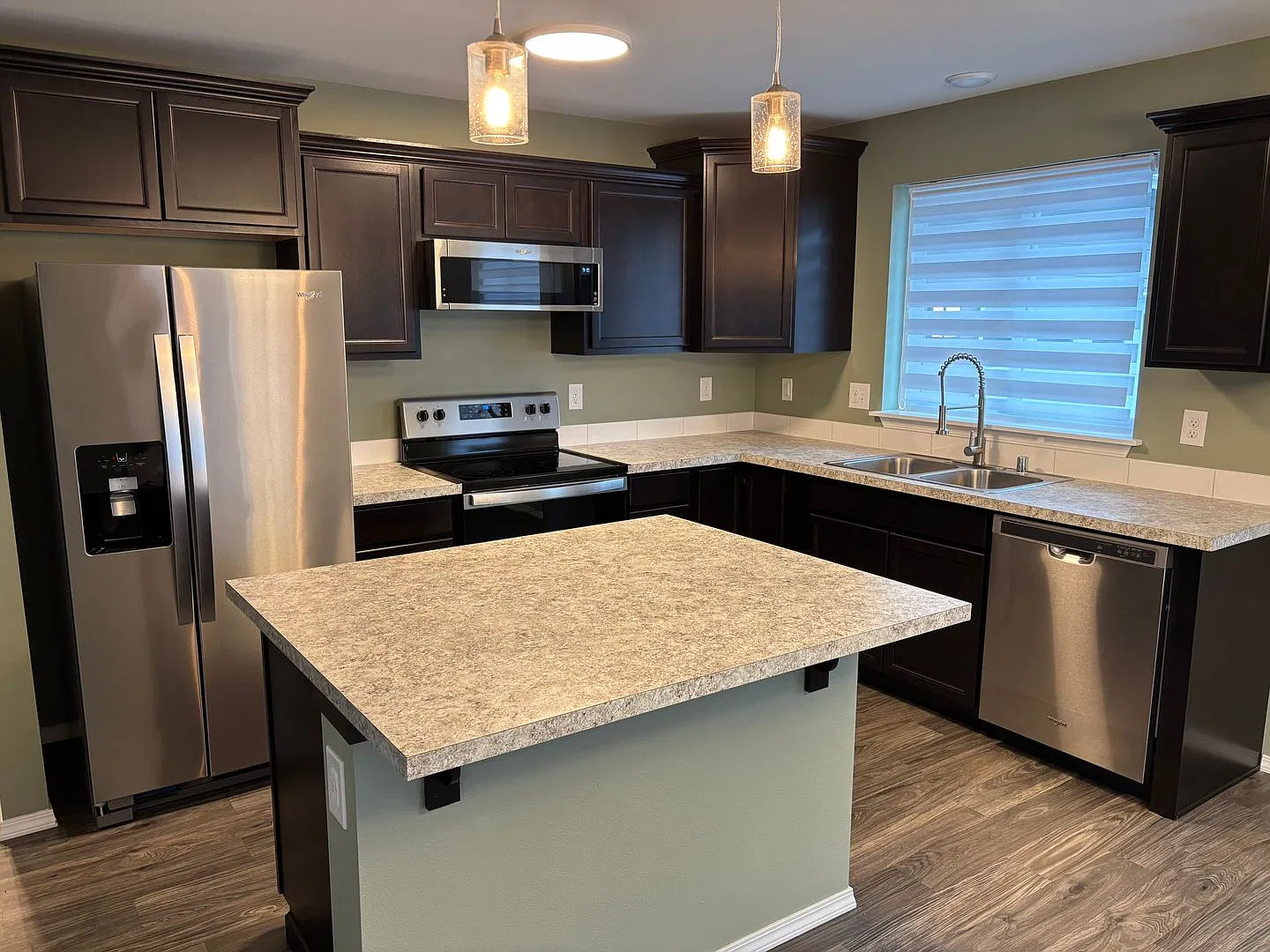 Spacious 3-Bedroom, 2-Bedroom in Ocean Shores! — Photo 4