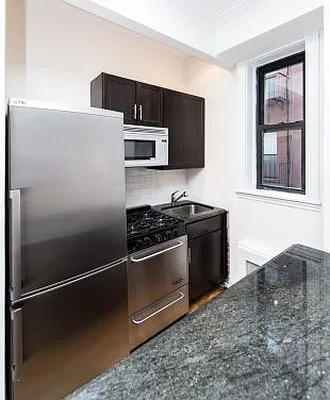 Rented by Icon Realty Management | media 9