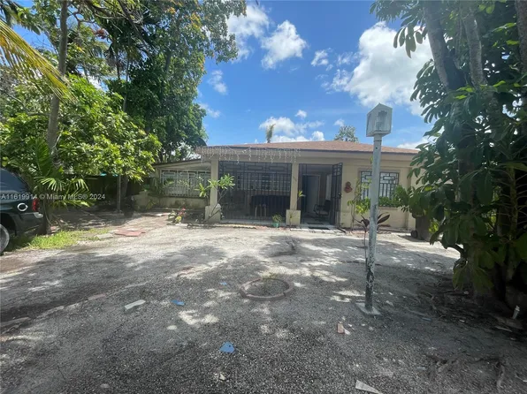 590 E 40th St, Hialeah, FL 33013