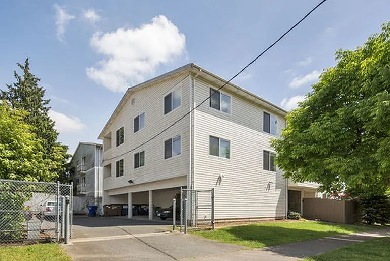 9500 Fremont Ave N #202 — Photo 12