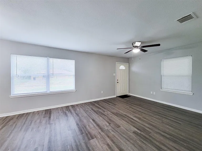 5242 Keystone St — Photo 4