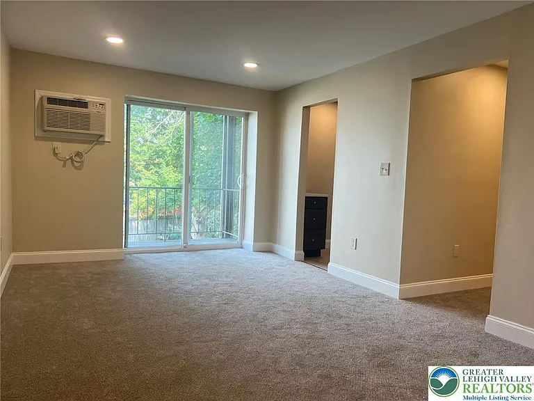526 Broad St #3 — Photo 6