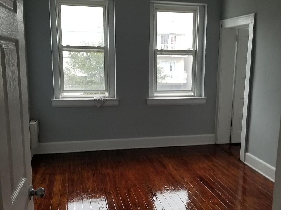 1st image of 250 2nd Ave W #2R