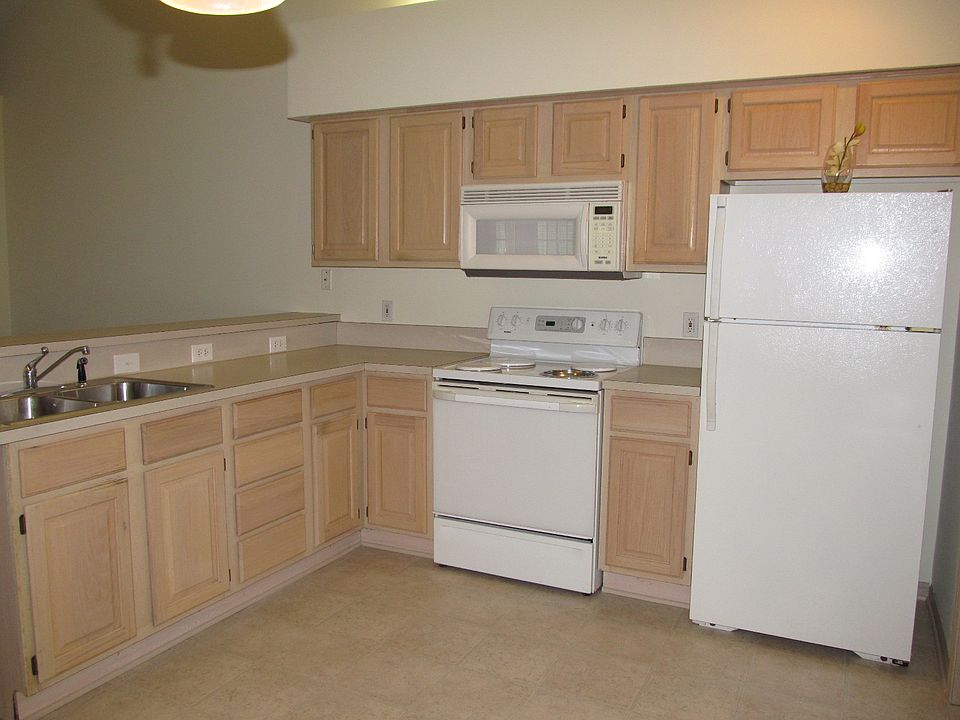 1st image of 130 Green Ln