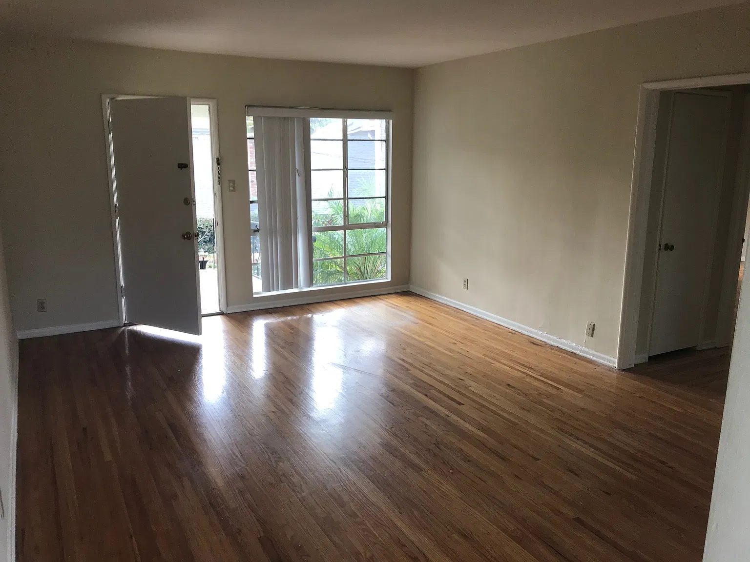 2 bed, 975 sqft, $1,895 — Photo 3