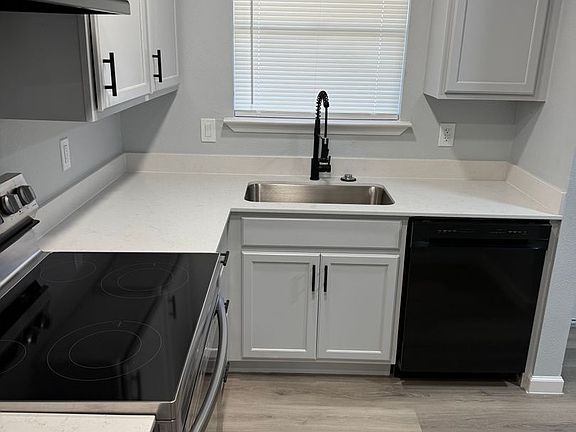 5th image of 4004 Scruggs Dr APT B