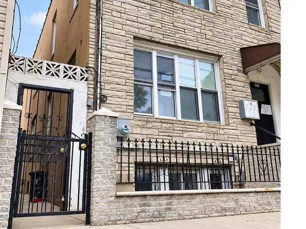 36-13 Greenpoint Avenue, Long Island City, NY 11101