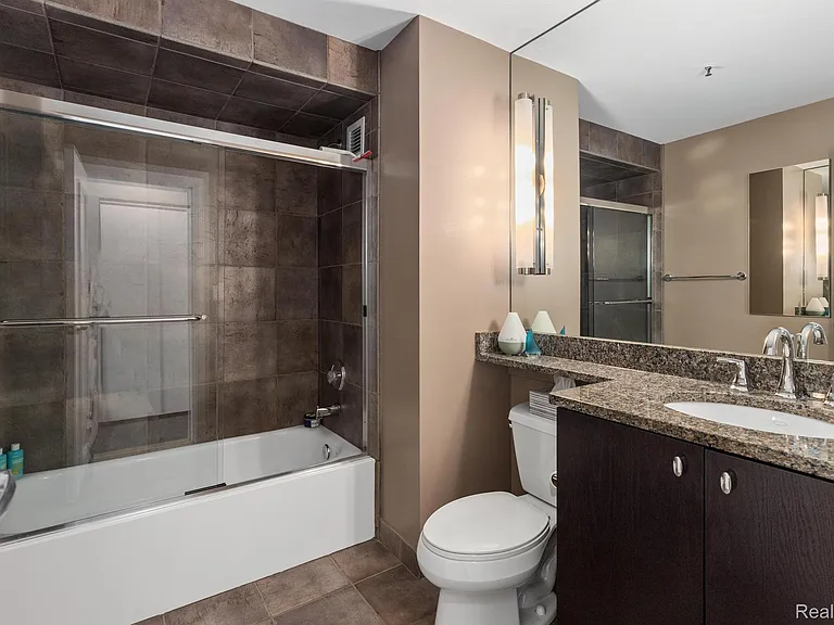1001 W Jefferson Ave #15B — Photo 18