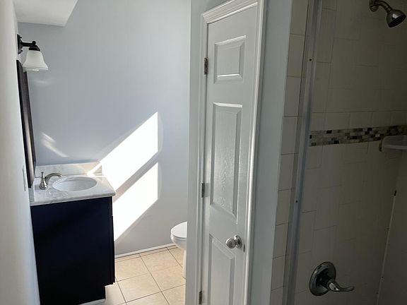 4th image of 800 E Girard Ave #3