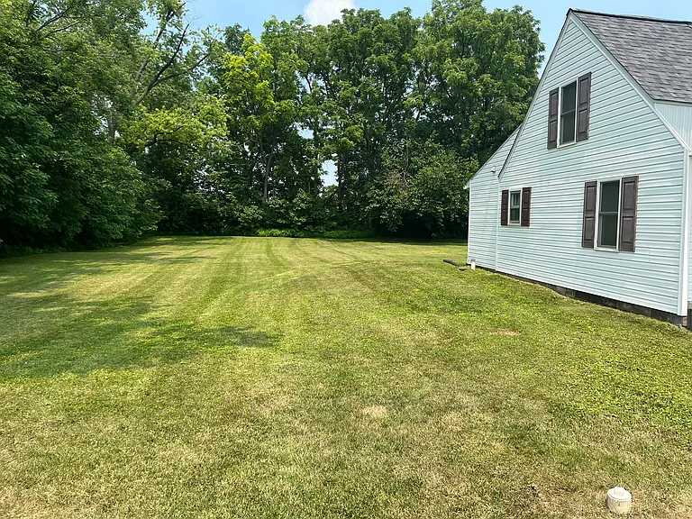 328 Tyrone St — Photo 45