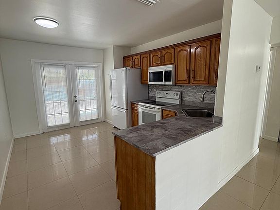 4th image of 21364 NW 40th Circle Ct