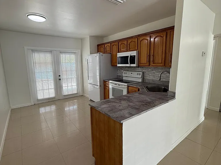 21364 NW 40th Circle Ct — Photo 4