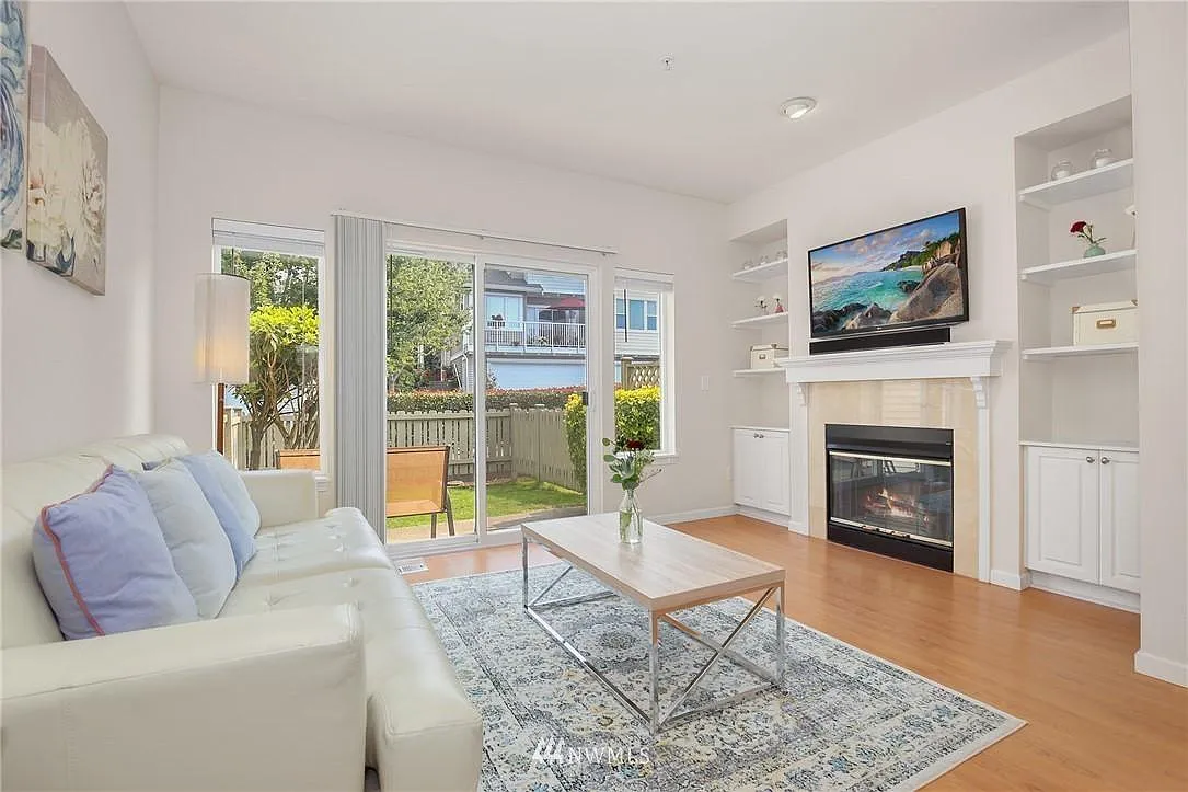 2 bed, 2.5 bath, 1100 sqft, $2,950 — Photo 3
