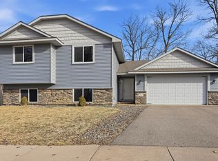 9085 Grove Dr, Chisago City, MN 55013