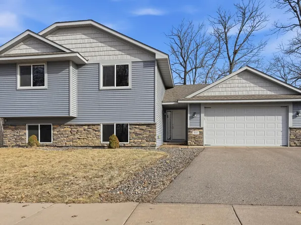 9085 Grove Dr, Chisago City, MN 55013