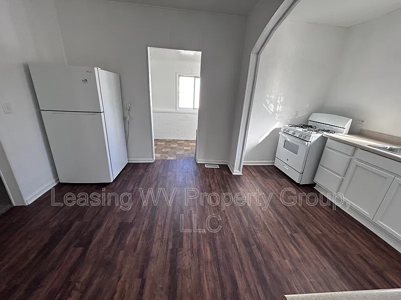 3 bed, 1.0 bath, 1000 sqft, $1,200 — Photo 3