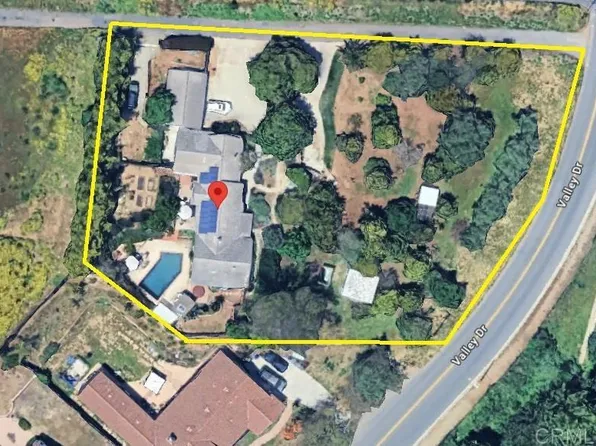 919 Valley Dr, Vista, CA 92084