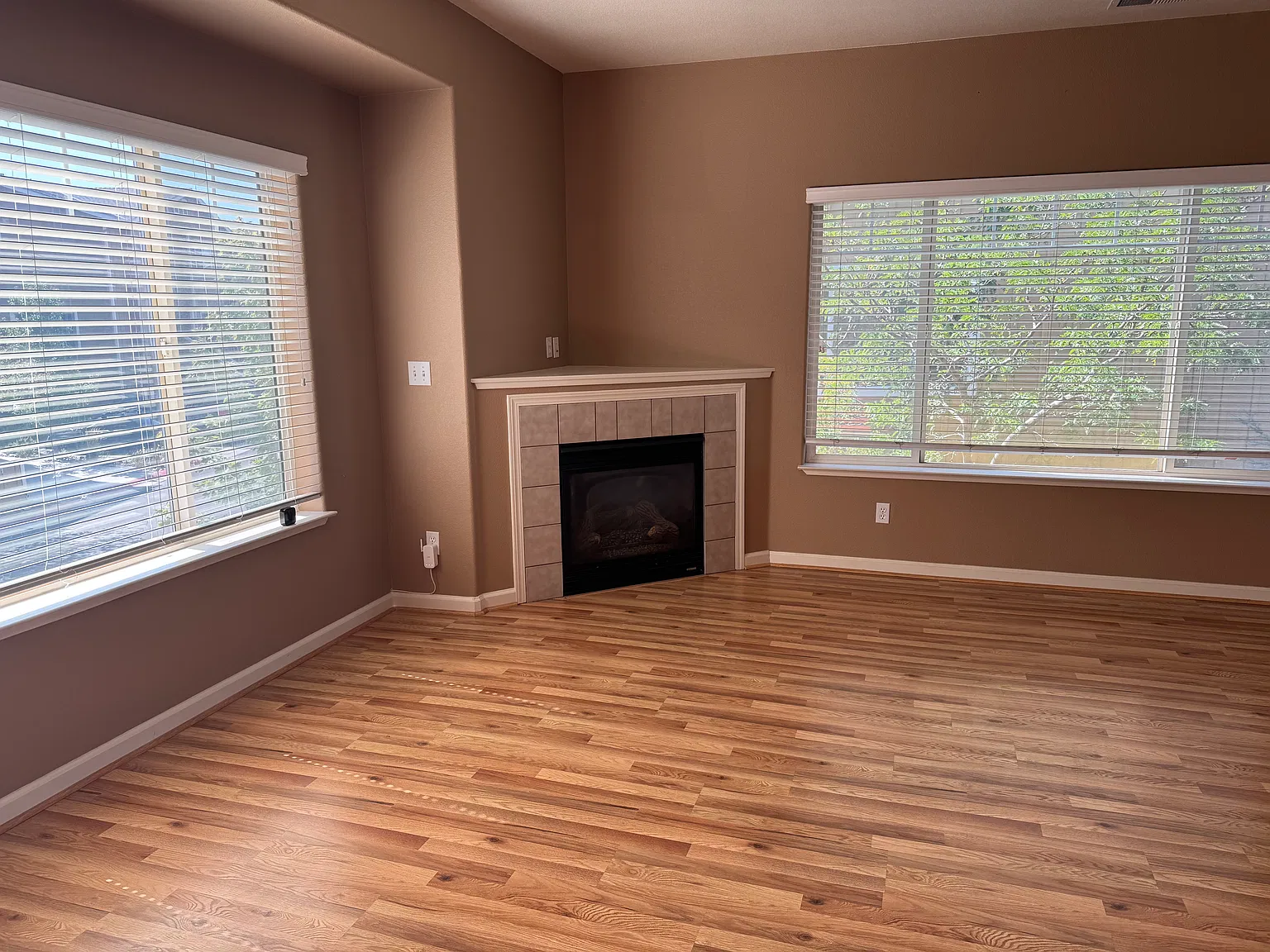 3 bed, 2.5 bath, 1460 sqft, $2,275 — Photo 2