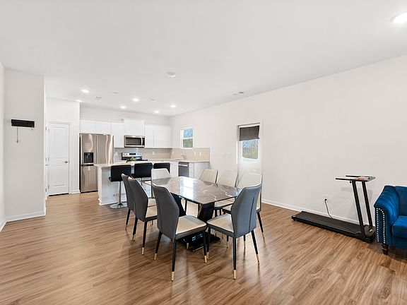 3rd image of 134 Glacier Way