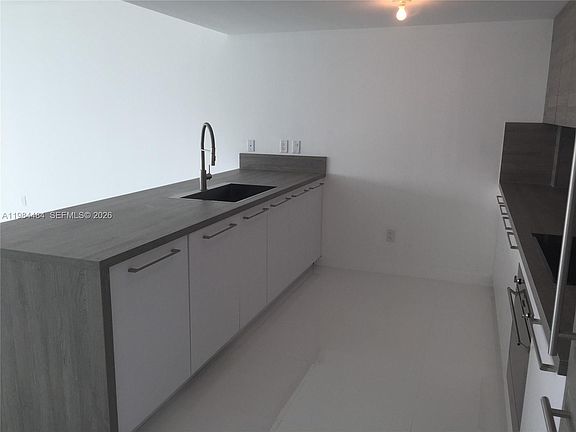 4th image of 400 Sunny Isles Blvd #1105