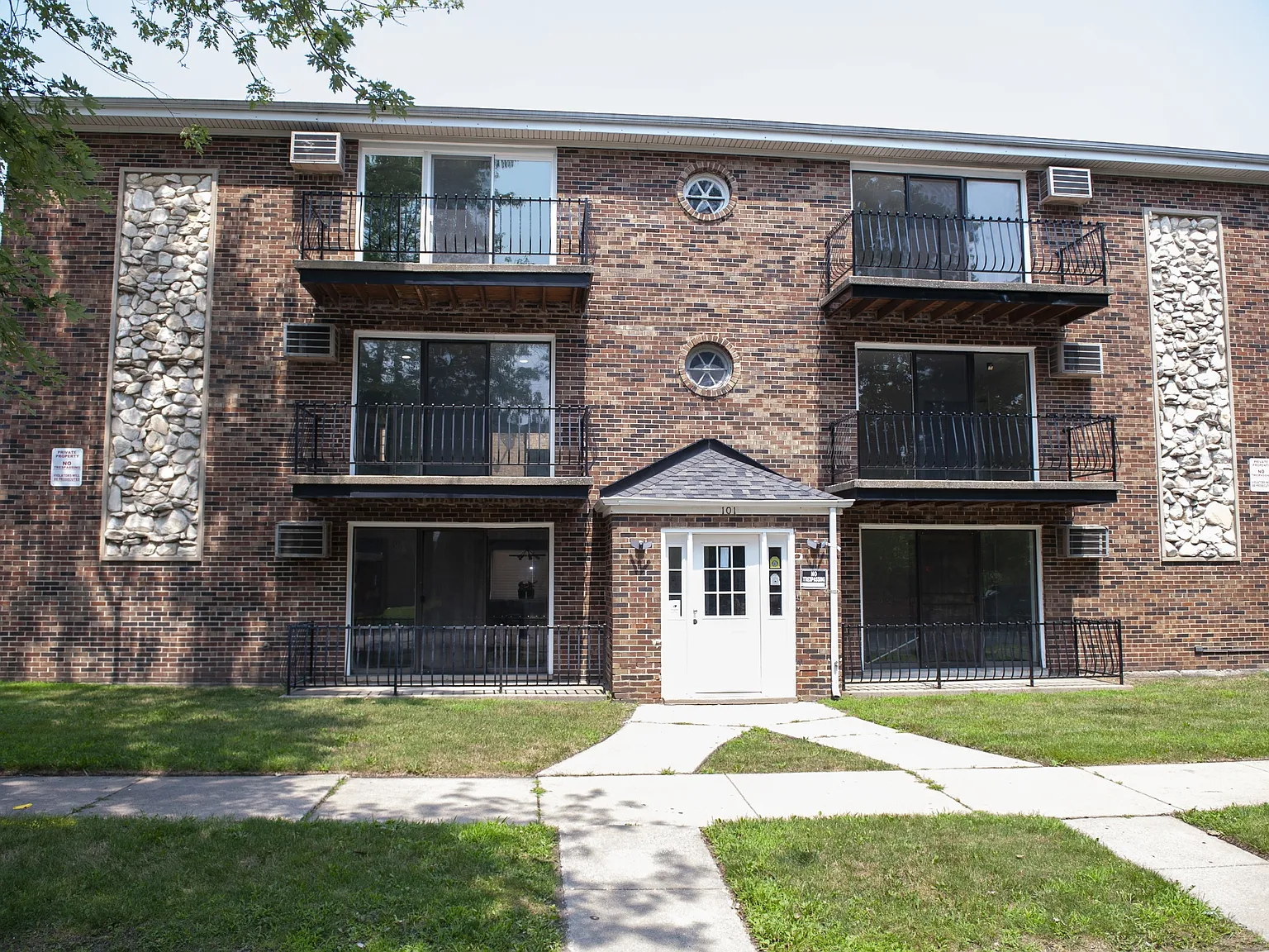 Oglesby — Photo 1