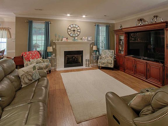 3rd image of 1036 Tavistock Way