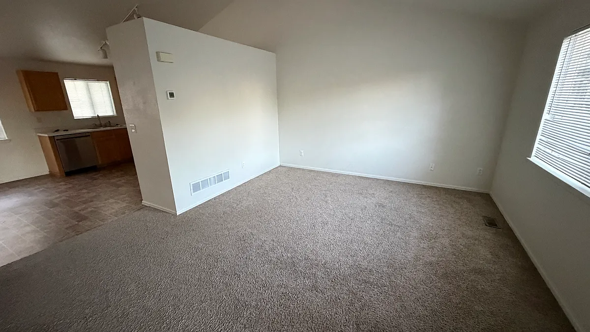 Living room - 6815 Avondale Rd