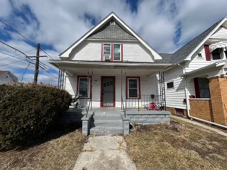 415 Everett St — Photo 1