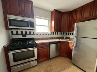 25-22 47th St #1, Astoria, NY 11103