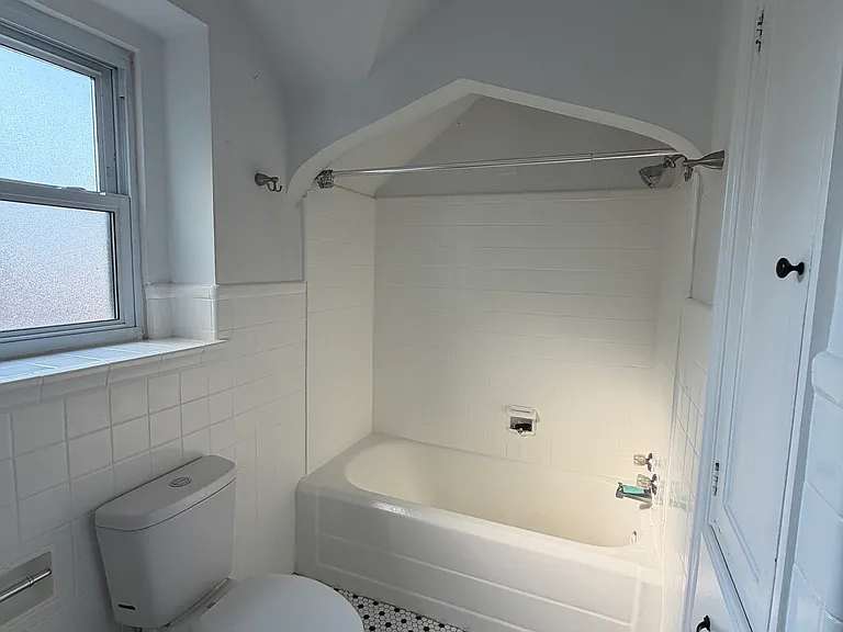 Upstairs full bathroom