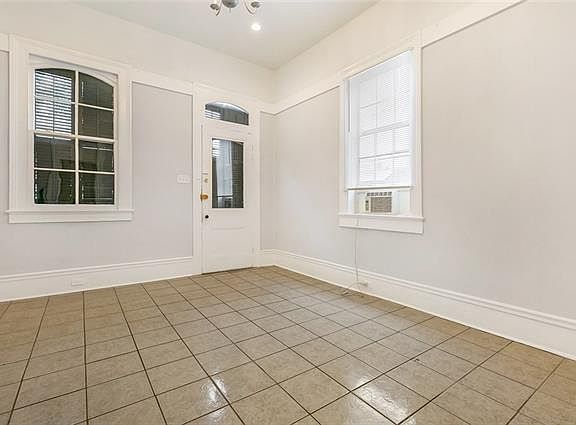 3rd image of 1909 Lapeyrouse St