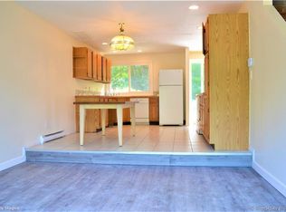 12 Anton Rd APT A, Mansfield, CT 06268