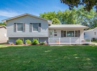 722 14th Pl, Camanche, IA 52730