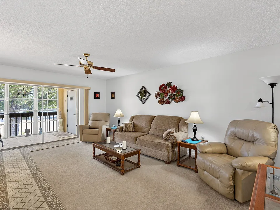 Livingroom - view 1