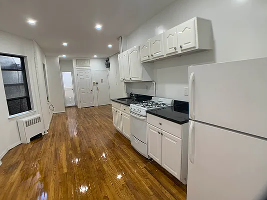 Rented by Salon Realty Corp | media 7