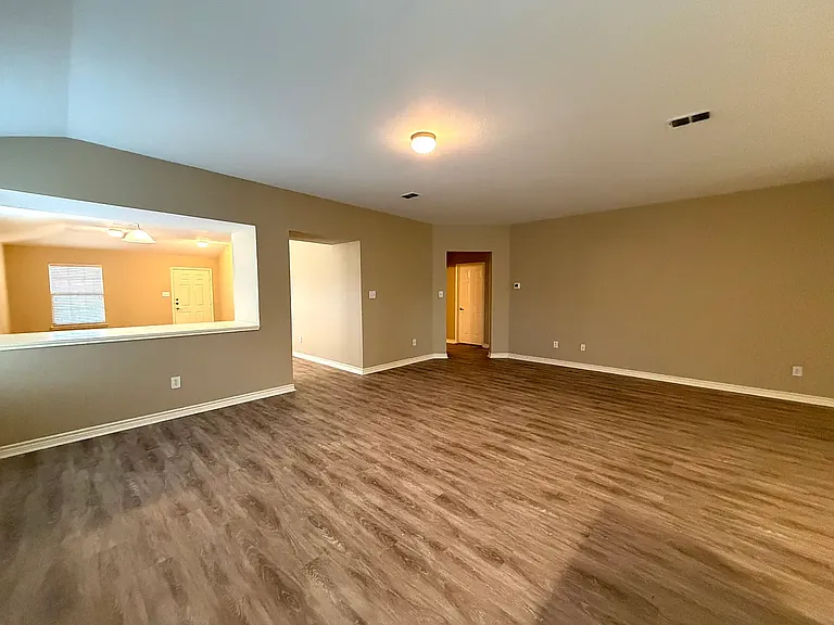 2620 Leisure Ln — Photo 8