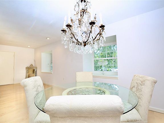 4th image of 1713 BELLEAIR FOREST DRIVE #C