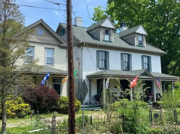 105 County St, Greensboro, PA 15338