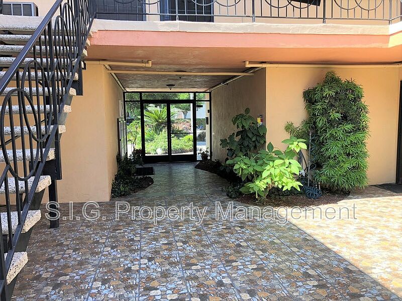 2nd image of 526 E Windsor Rd APT 14