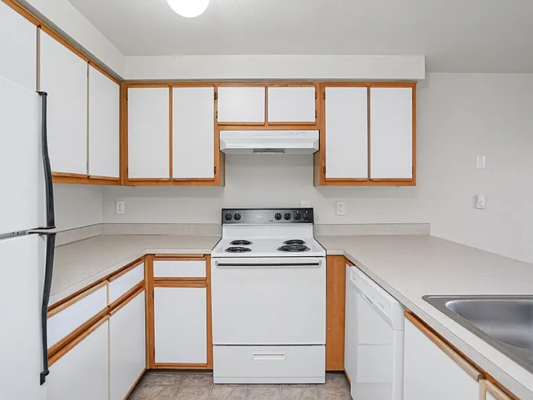 102-Mountain View Apts — Photo 8