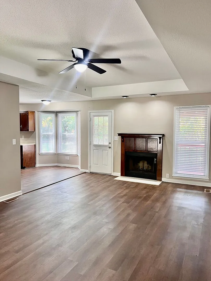 3 Bedroom Home Available off Exit 1! — Photo 3